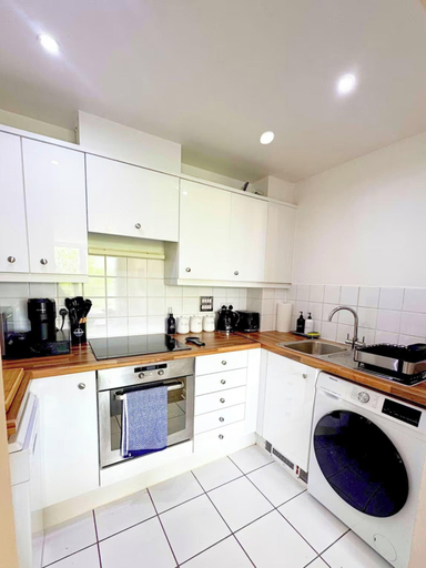 Room 2, Spacious 2BR Feltham Home Sleeps 5, London