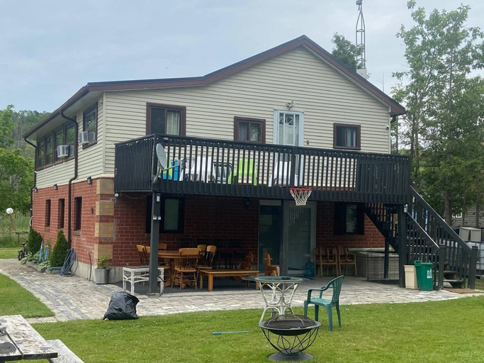 Exterior 5, 5 Bedroom Cottage at Rice Lake!, Northumberland