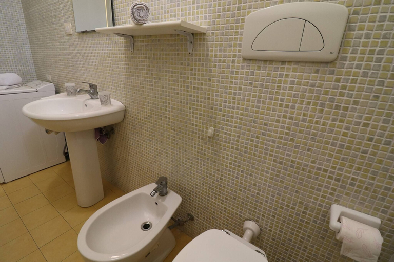 Bathroom 5, Casa Anthea in Otranto, Lecce