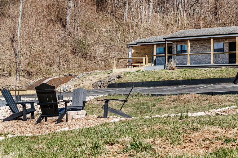 Exterior & Views 2, Grey Pine Lodge, Augusta