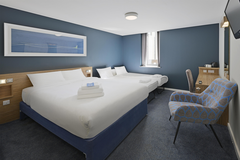 Bedroom 3, Travelodge London Barking, London