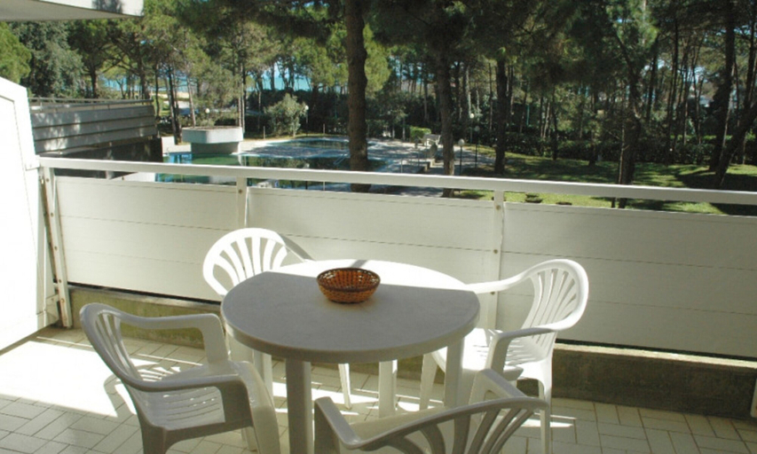 Balcony 5, Poolside Flat 50mt From the sea, Udine