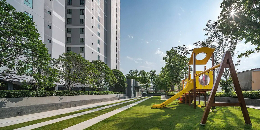 Children's area 4, 2 Bed Room Great Location & Pool, Pattaya