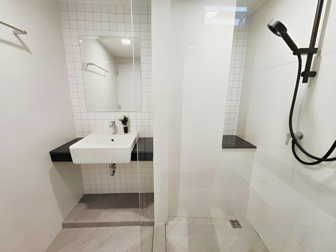 Bathroom 5, The Urban Oasis Bangkok, Chatuchak
