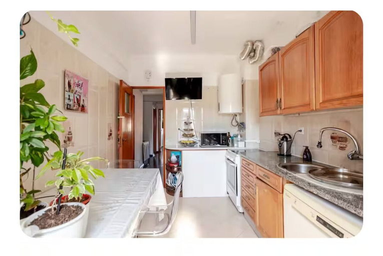 Private kitchen, Delgado Airport Suite, Loures
