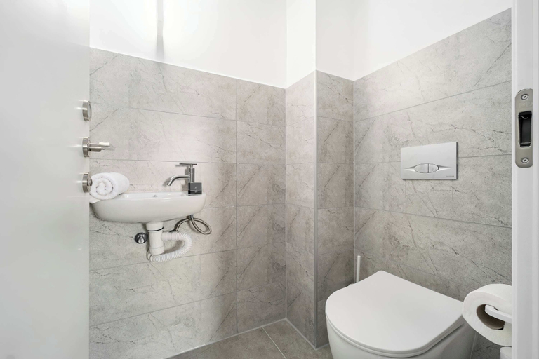 Bathroom 3, Modern 4BR Balcony Mamad Renovated Bldg