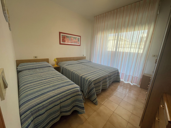 Room 2, Chic Retreat for Your Holidays in Bibione, Venezia
