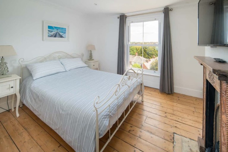 Room 4, Seabreeze House Stylish 3 bed Townhouse, Isle of Wight