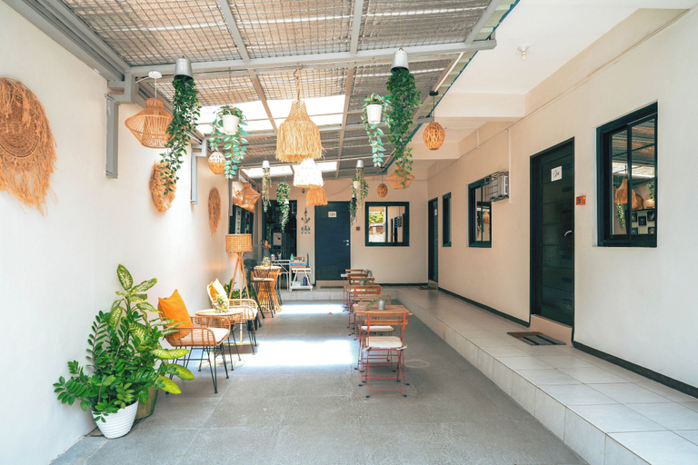 Outdoor dining, Manzil Anilao Cosy 1 Bedroom Apt U7, Mabini