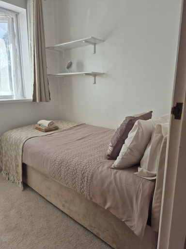 Room 2, use With Modern Comforts, Nottingham