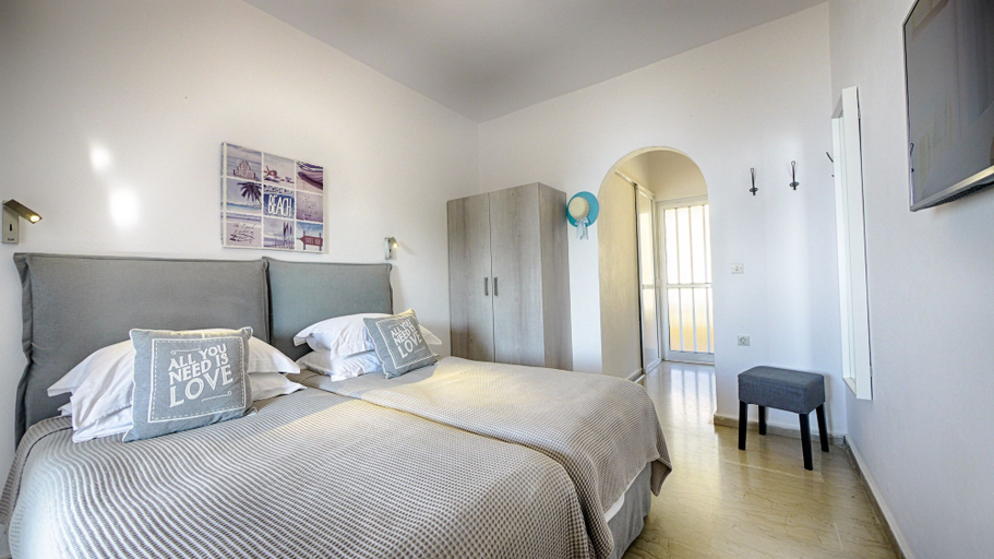Others 2, Vistonia Studio 5 Directly on the Beach With sea View, Ionian Islands