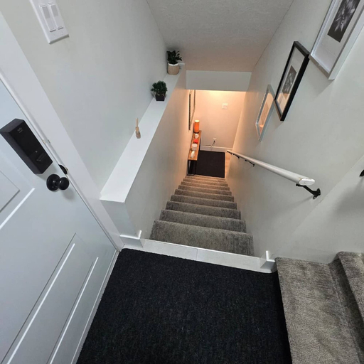 Interior 5, Private 2BR Airport Getaway With Fast Wifi and Free Parking, Westmorland