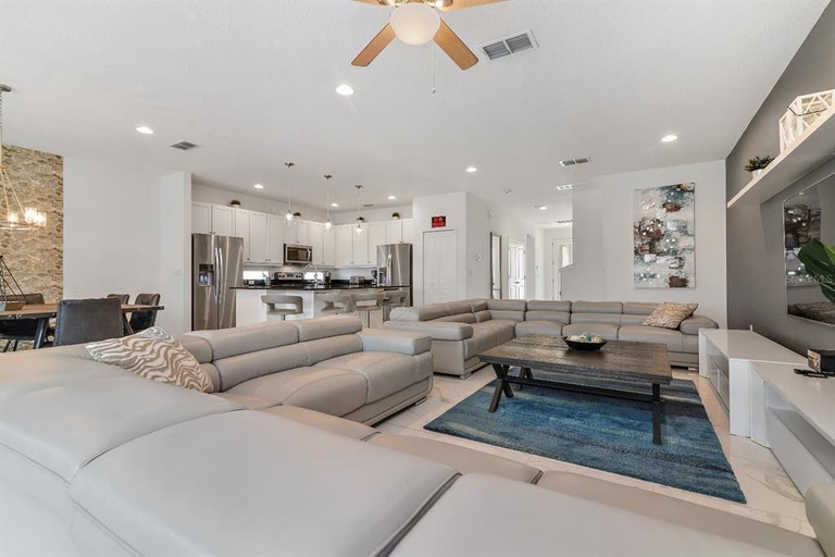 Living area 4, Mystical Dreams, Osceola