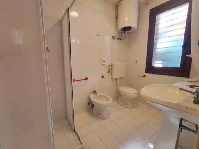Bathroom 4, Tranquil Green Retreat With Garden, Patio and BBQ, Udine