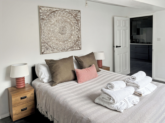 Bedroom 3, Relaxing Getaway With Hot Tub & Sauna Sleeps 6, East Sussex