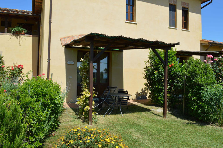 Property entrance, Large apartment with shared swimming pool in Crete Senesi, Siena
