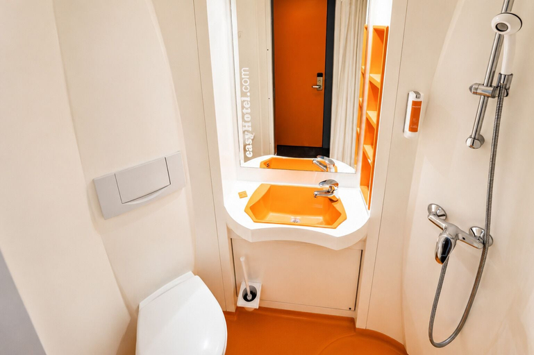Bathroom 4, easyHotel Zürich City Centre, Zürich