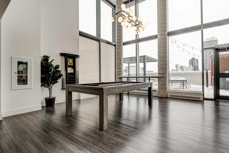Room 4, Modern High-rise Condo w City Views Balcony, Waterloo