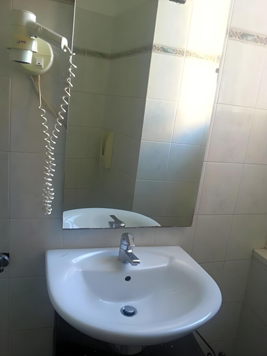 Bathroom 4, Le Tre Stazioni, Genova