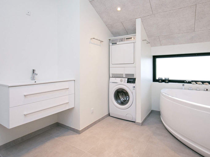 Bathroom 4, 5 star holiday home in Jerup, Frederikshavn
