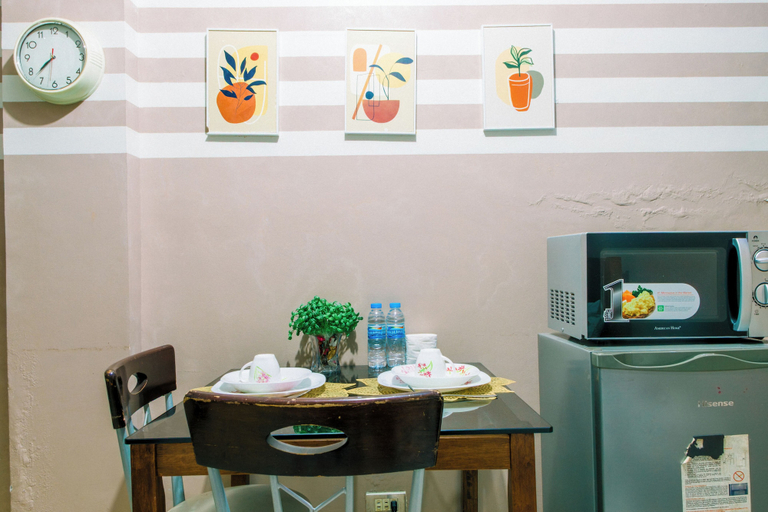 Dining room, Cozy Room in Taguig With 1 Bedroom and Kitchenette, Taguig