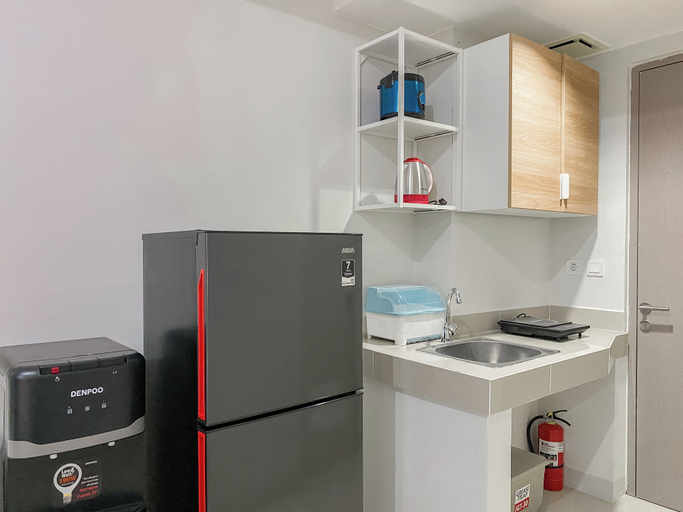 Private kitchen 3, Homey And Comfortable Studio At Cisauk Point Apartment, Tangerang