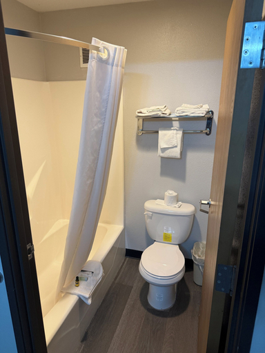 Bathroom 5, Country Haven Inn, Coffey