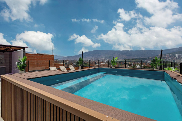 Pool 3, Grandioso Penthouse con Vista Panoramica y Jacuzzi, Medellín