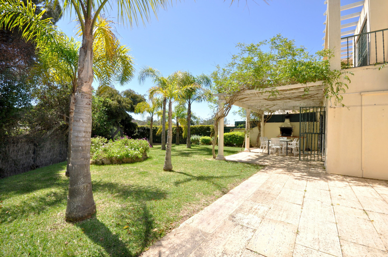 Others 5, A Stylish Villa With a Private Pool, Short Drive From the Centre, Free AC & Wifi, Loulé
