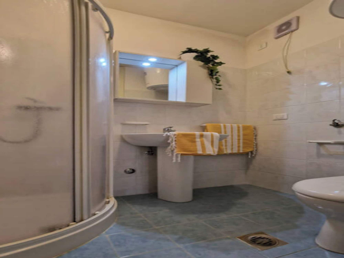 Bathroom 2, Lovely Flat Next to Lido dei Pini-beahost, Venezia