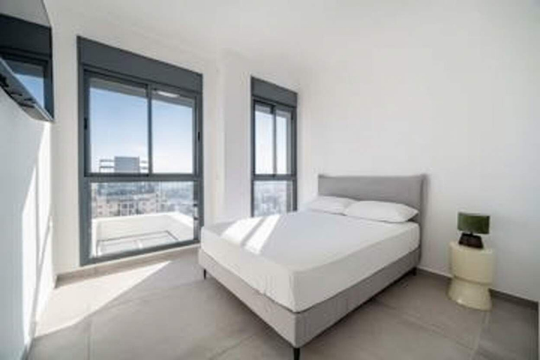 Room 3, Luxury 5BR Penthouse Huge Balcony Mamad