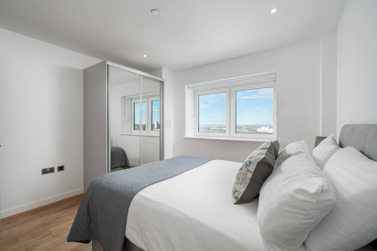 Room 5, Skyvillion 2 Bed Apt London Excel O2 Arena, London
