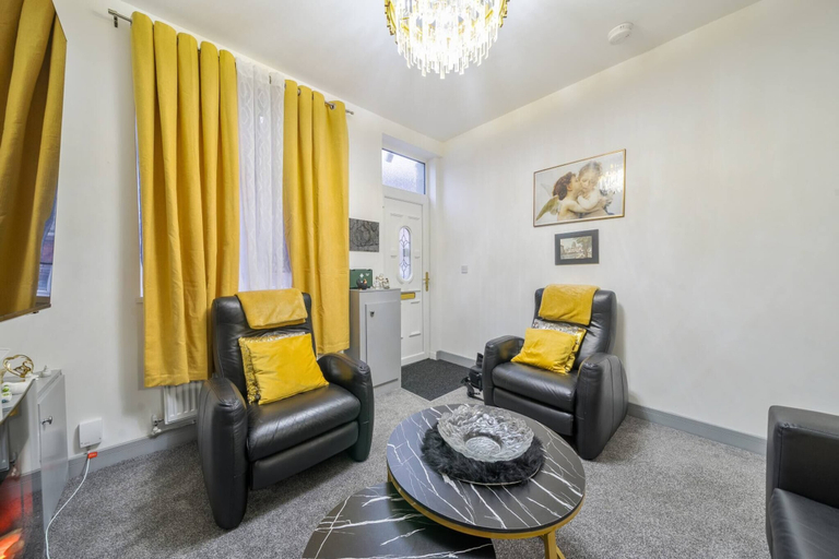 Living room 3, Contractor-friendly 2-bedroom house with free parking, Stoke-on-Trent