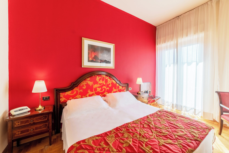 Bedroom 3, Isabella, Messina