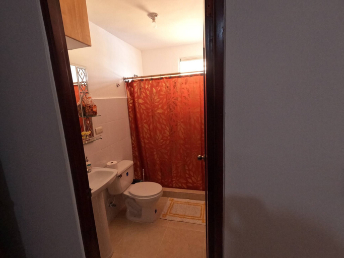 Bathroom 3, Charming 2-bedroom Apartment With Stunning Views in Santiago, Santiago de los Caballeros