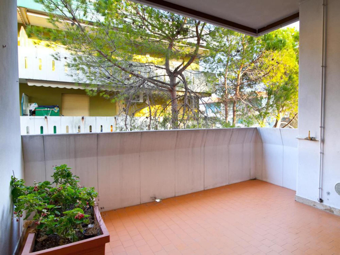 Balcony 3, Sunny Beachside Apartment in Grado, Gorizia