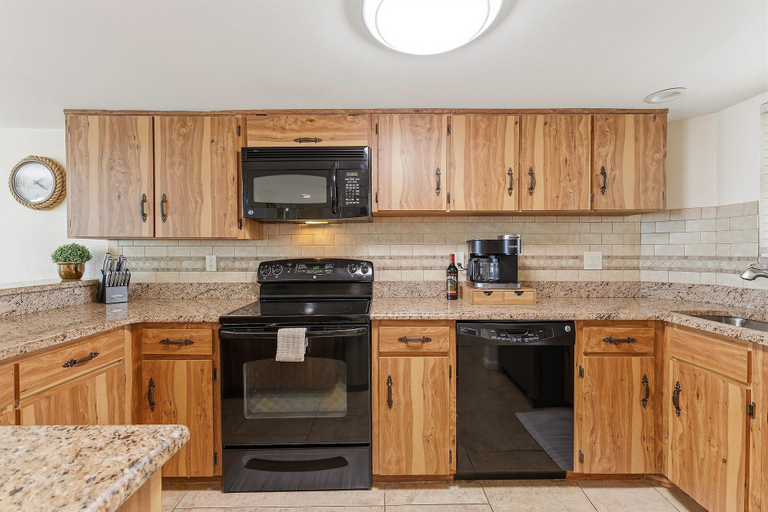 Private kitchen 4, The Shores Club 402, Volusia