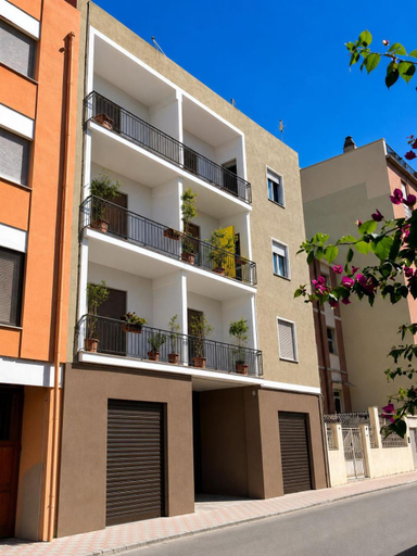 Exterior & Views