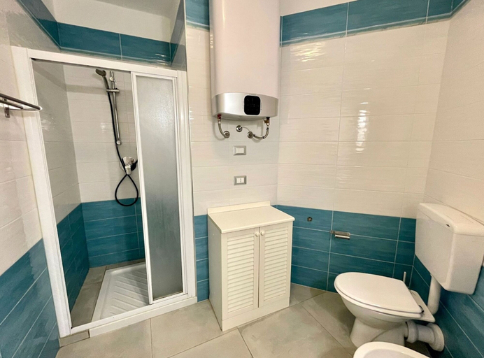 Bathroom 4, Wonderful Beachfront Apartment-beahost, Venezia