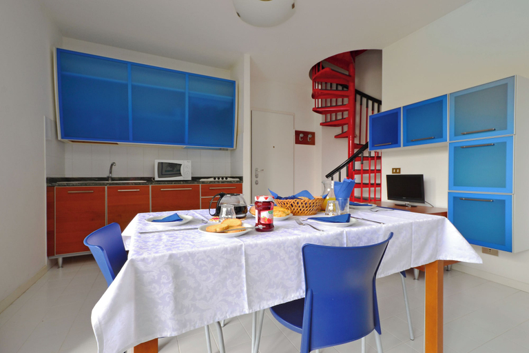 Dining room 3, Familiar Flat With Balcony, Udine