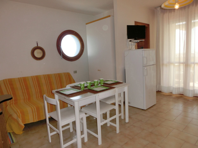Room 2, Embrace the Beach Life in our Functional Studio, Venezia