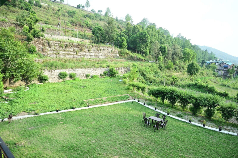 Outdoor dining 5, Blue Sky Homestay, Nainital