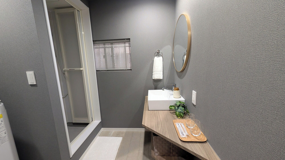 Bathroom 5, Golden Time, Osaka