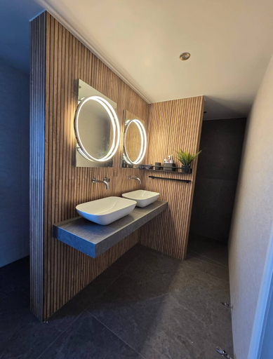 Bathroom 2, Charming 3-bedroom House in Radcliffe, Manchester, Bury