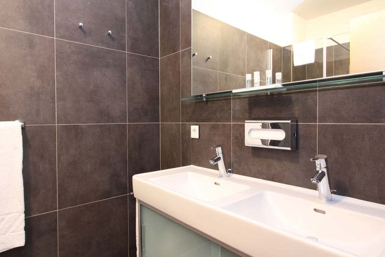 Bathroom 5, AvenidA Mountain Resort by Alpin Rentals - incl Summercard, Zell am See