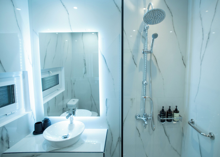 Bathroom 2, Klitiou 7 Hotel, Attica