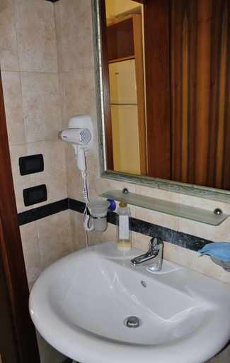 Bathroom, Palazzo De Donno App 2, Lecce