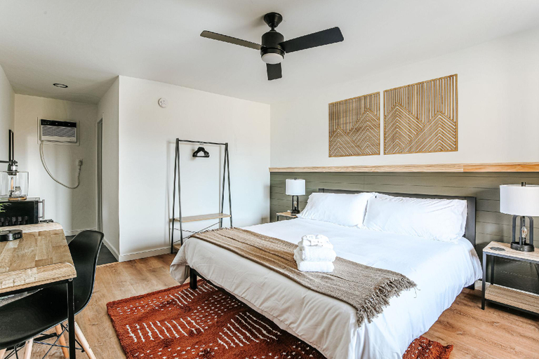 Bedroom 4, Grey Pine Lodge, Augusta