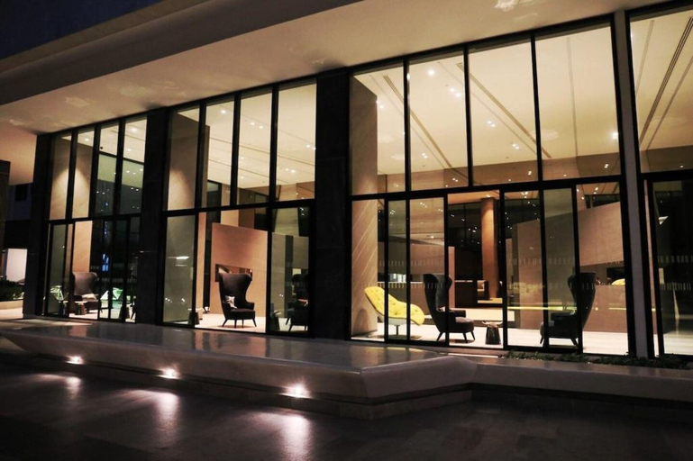 Property grounds 5, 2 Bed Room Central Location-sea View Infinity Pool, Pattaya
