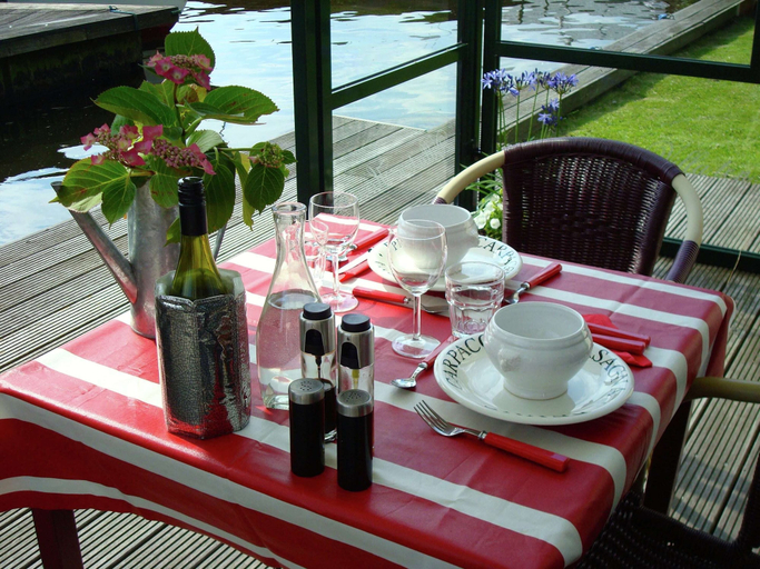 Food & Drinks 5, Holiday Home in Steendam by Schild Lake, Slochteren